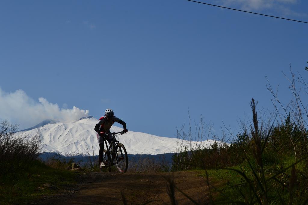 Etna Bike Holiday ซัฟเฟรานา เอตเนอา ภายนอก รูปภาพ