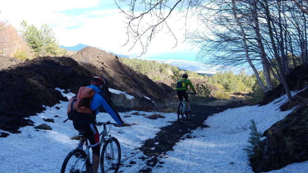 Etna Bike Holiday ซัฟเฟรานา เอตเนอา ภายนอก รูปภาพ